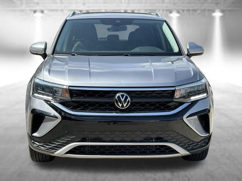 Certified 2024 Volkswagen Taos SE w/ Panoramic Sunroof Package FWD image 8