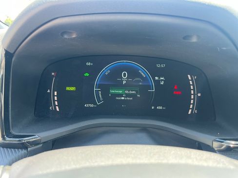 Used 2025 Toyota Camry SE FWD image 13