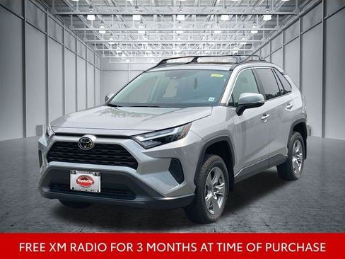 Used 2022 Toyota RAV4 XLE w/ Convenience Package AWD/4WD image 4