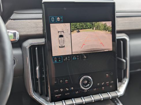 Used 2024 GMC Acadia Denali FWD image 29
