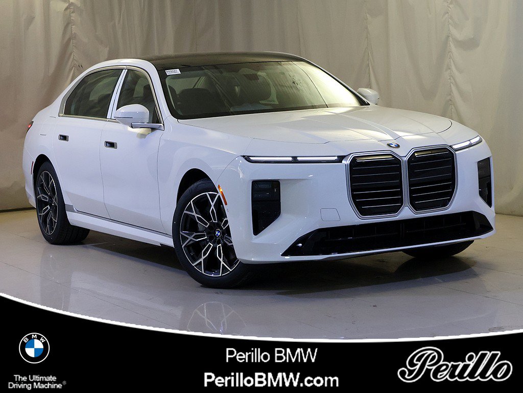 Used 2027 BMW 740i xDrive AWD/4WD image 1