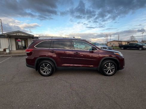 Used 2019 Toyota Highlander XLE w/ Protection Package #3 AWD/4WD image 3