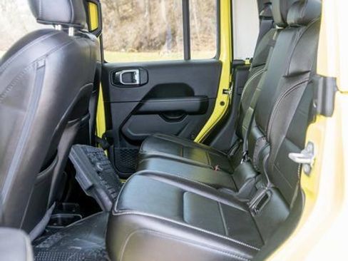 Used 2023 Jeep Gladiator Overland w/ Popular Equipment Package AWD/4WD image 12