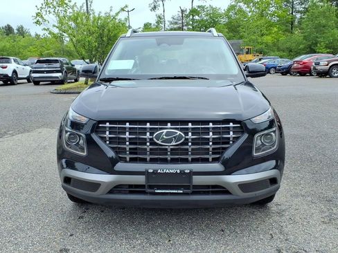 Used 2025 Hyundai Venue SEL FWD image 2