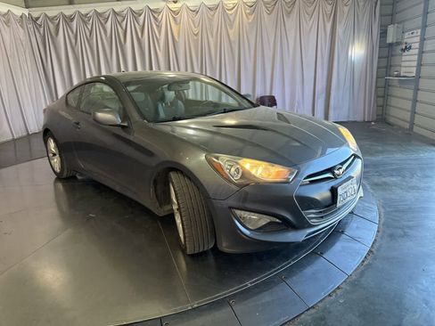 Used 2014 Hyundai Genesis 2.0T RWD image 3