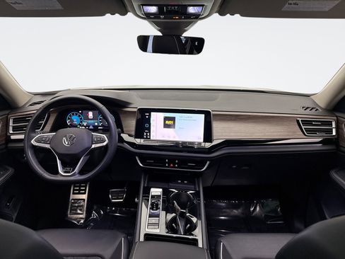 Used 2024 Volkswagen Atlas SEL Premium R-Line image 14