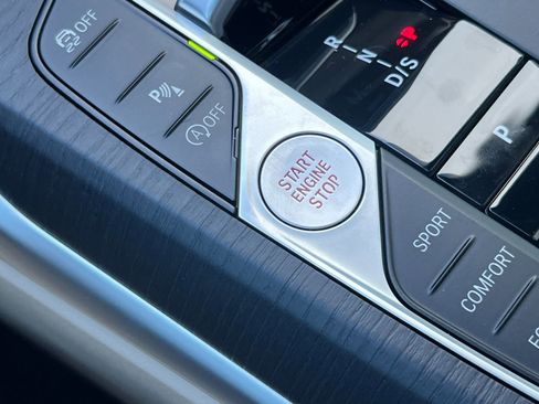 Used 2025 BMW M440i Coupe w/ Premium Package image 32