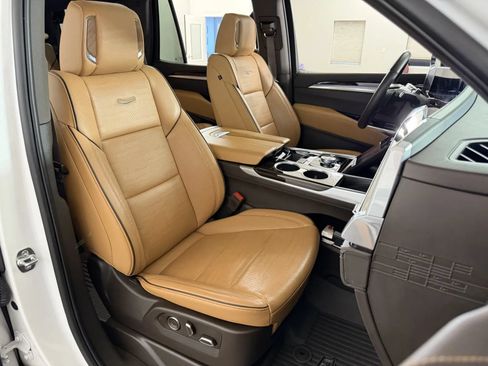 Used 2025 Cadillac Escalade Premium Luxury w/ Touring Package AWD/4WD image 61