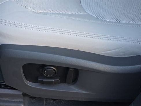 Used 2025 Land Rover Defender 110 S image 27