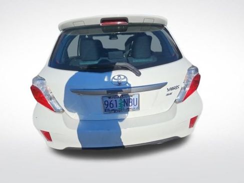 Used 2012 Toyota Yaris SE image 7