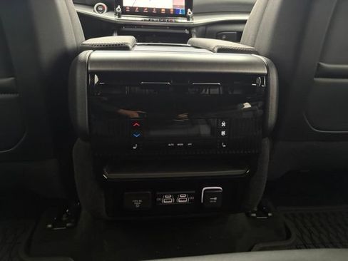 New 2026 Jeep Grand Wagoneer Limited w/ 8-Passenger Seating Package AWD/4WD image 11