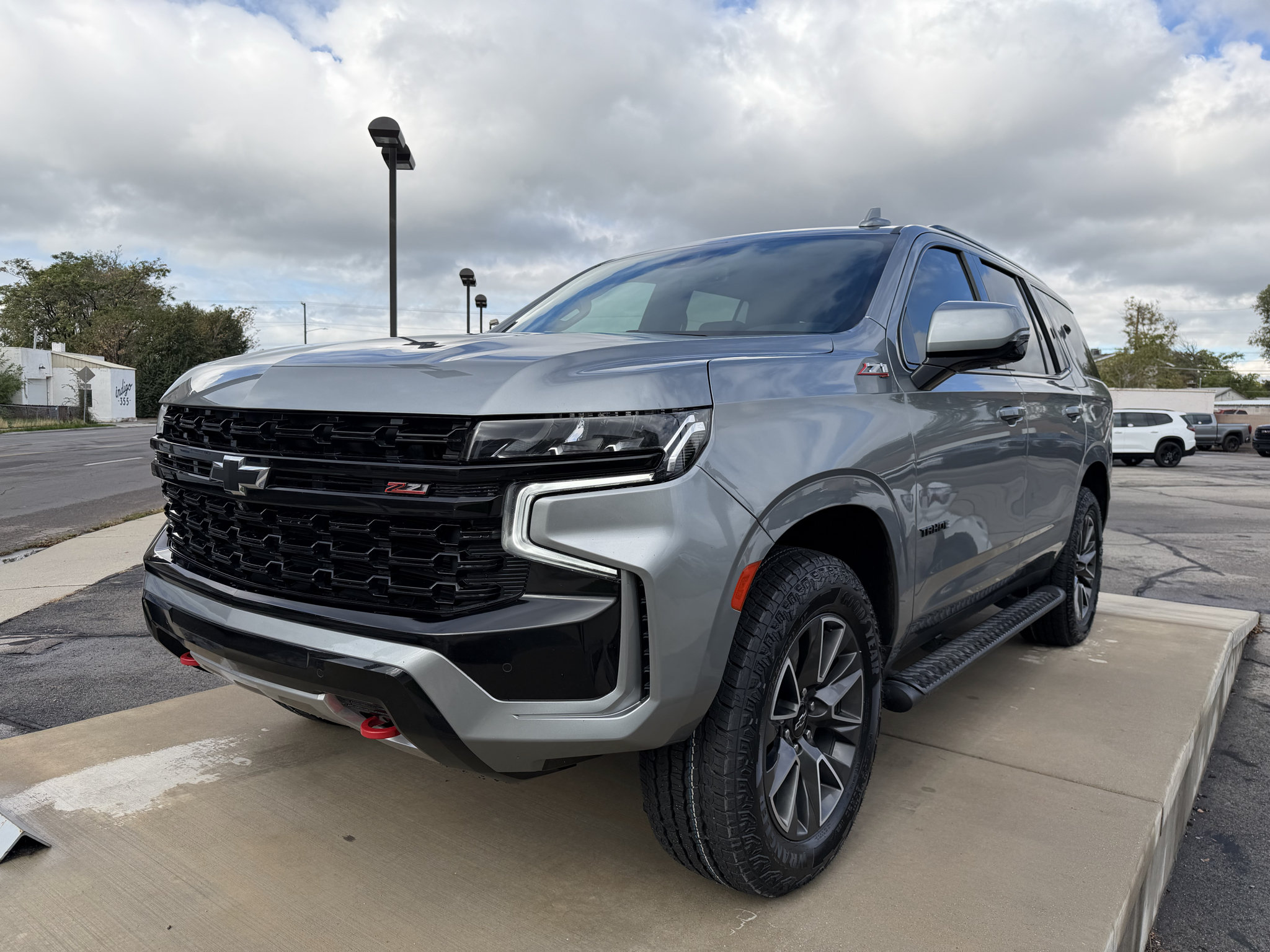 Used 2023 Chevrolet Tahoe Z71 w/ Z71 Off-Road Package AWD/4WD image 8