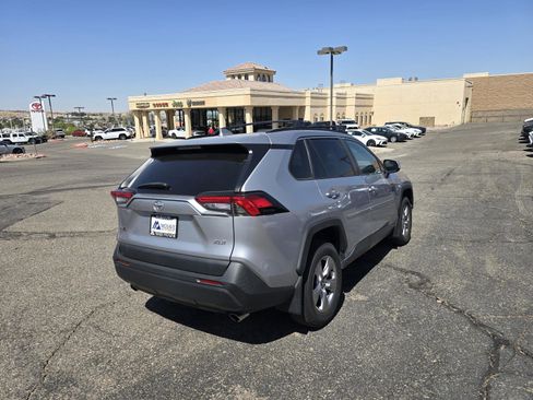 Used 2022 Toyota RAV4 XLE w/ Convenience Package FWD image 5