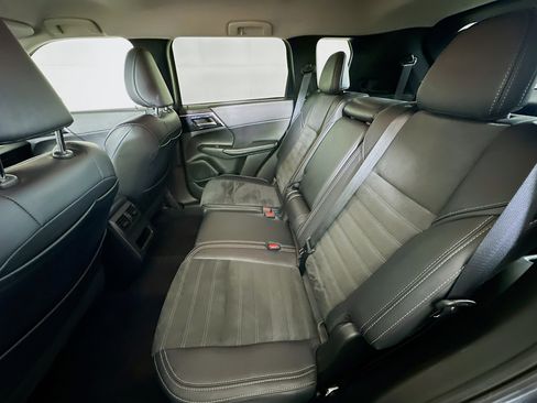 Used 2024 Mitsubishi Outlander SE image 29