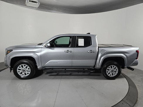 Used 2024 Toyota Tacoma SR5 AWD/4WD image 7