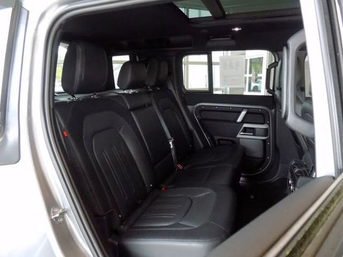 Used 2022 Land Rover Defender 110 X-Dynamic SE AWD/4WD image 23