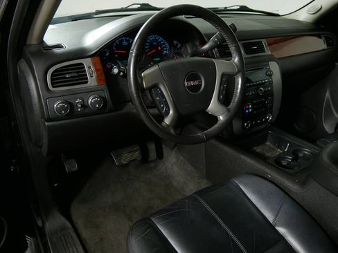 Used 2013 GMC Yukon SLT w/ SLT-2 Equipment Package AWD/4WD image 12