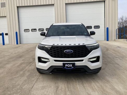 Certified 2022 Ford Explorer ST-Line w/ Class IV Trailer Tow Package image 2