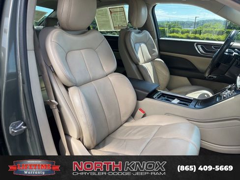 Used 2017 Lincoln Continental Select FWD image 28