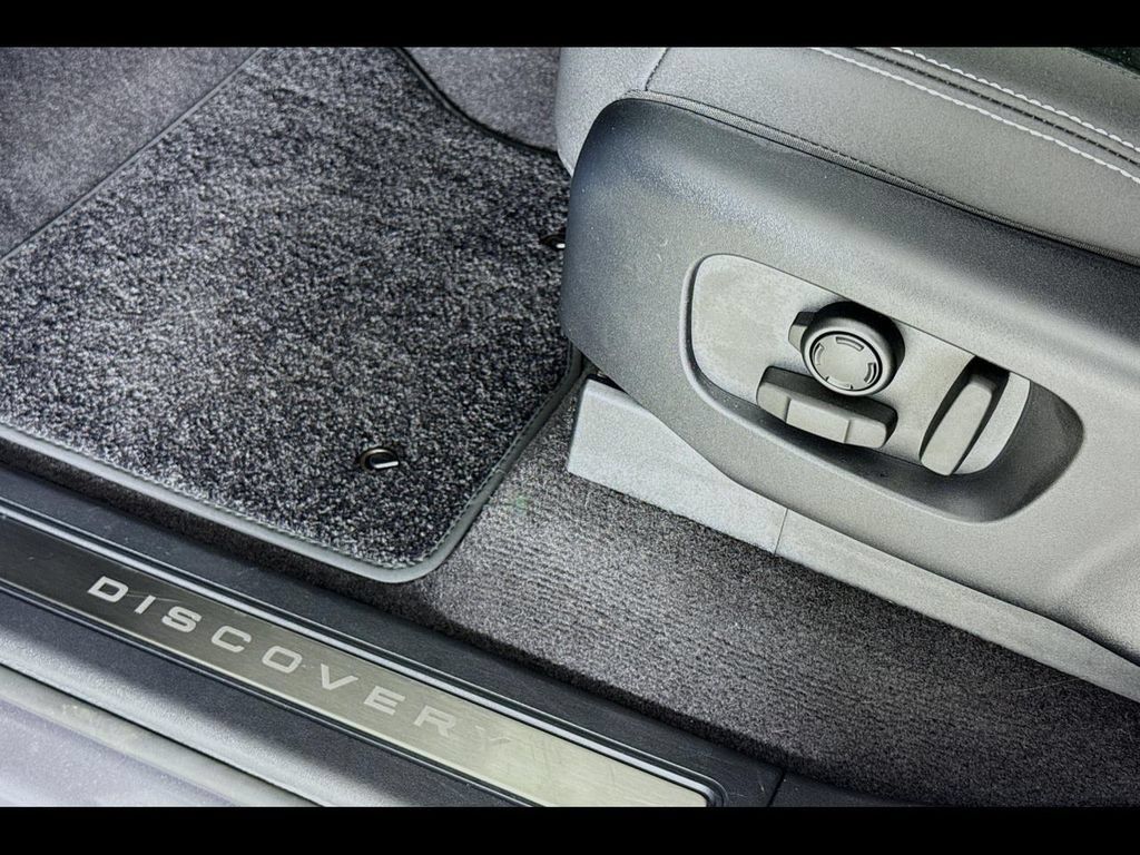 Used 2024 Land Rover Discovery S AWD/4WD image 18
