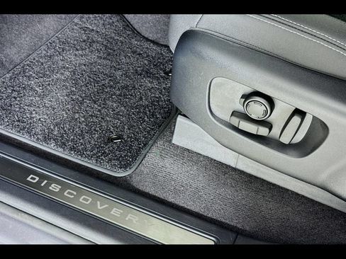 Used 2024 Land Rover Discovery S AWD/4WD image 18