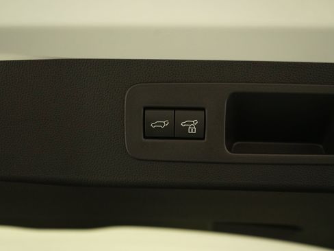 Used 2025 Lexus LX 700h F Sport image 32