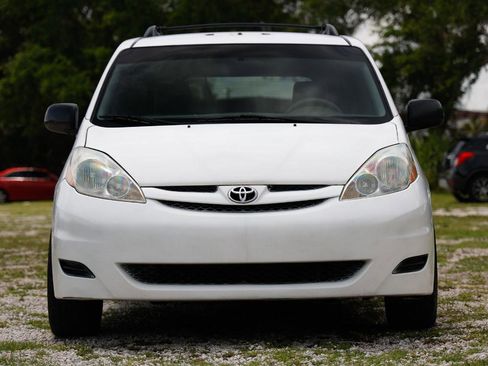 Used 2010 Toyota Sienna CE FWD image 17