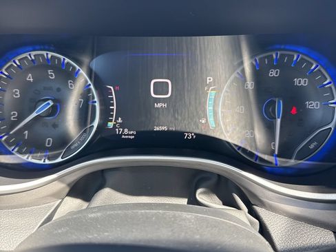 Used 2025 Chrysler Pacifica Select FWD image 17