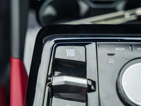 Used 2025 BMW 530i xDrive w/ Premium Package image 22