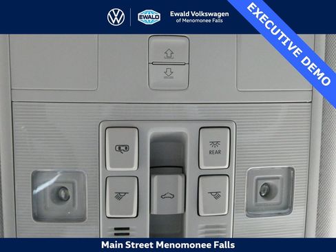 Used 2025 Volkswagen Taos SE image 25