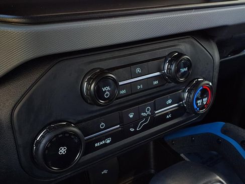 Used 2022 Ford Bronco Black Diamond image 9