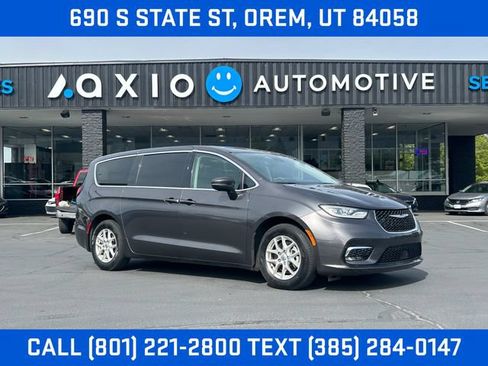 Used 2023 Chrysler Pacifica Touring-L FWD image 1