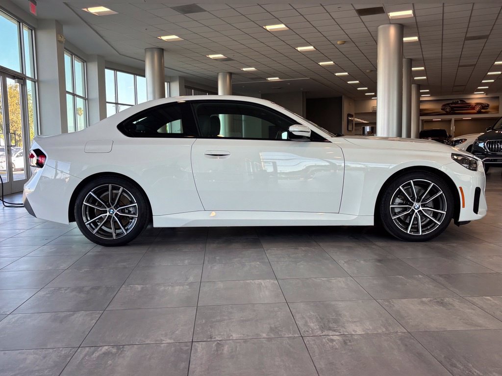Used 2023 BMW 230i Coupe w/ Convenience Package RWD image 3