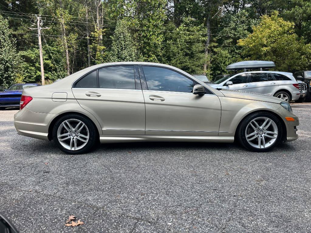 Used 2012 Mercedes-Benz C 300 4MATIC Sedan image 4