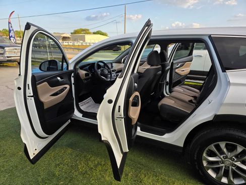 Used 2019 Hyundai Santa Fe SEL image 12