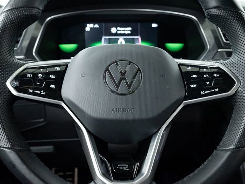 Used 2022 Volkswagen Tiguan SE R-Line image 12