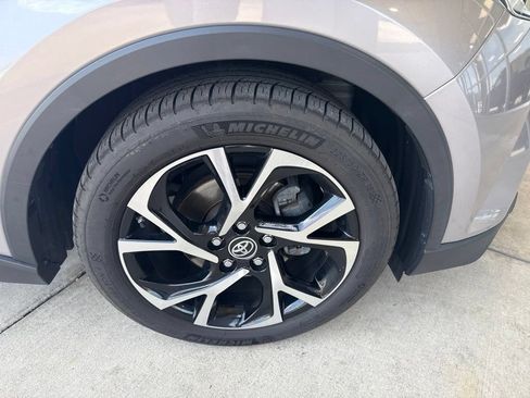 Used 2019 Toyota C-HR XLE FWD image 14