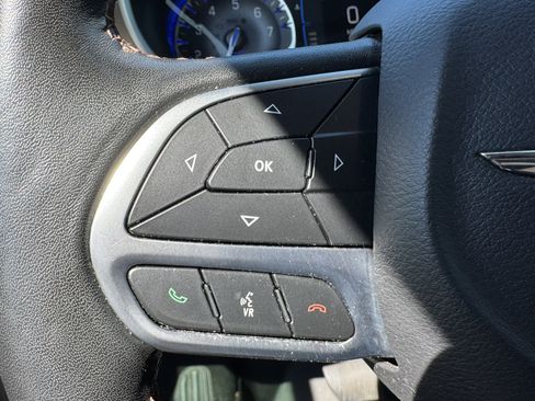 Used 2019 Chrysler Pacifica Touring Plus w/ Cold Weather Group FWD image 30