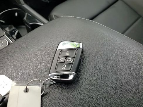 Used 2023 Volkswagen Atlas SEL image 31