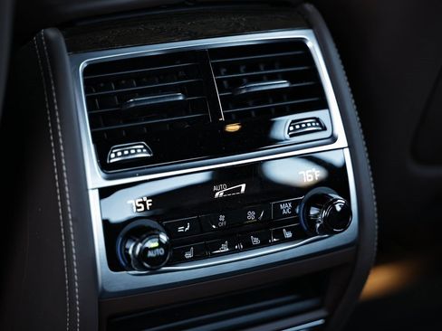 Used 2022 BMW 750i xDrive w/ Luxury Rear Seating Package image 32