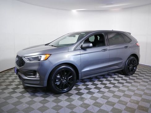 Certified 2022 Ford Edge ST-Line w/ Cold Weather Package AWD/4WD image 5