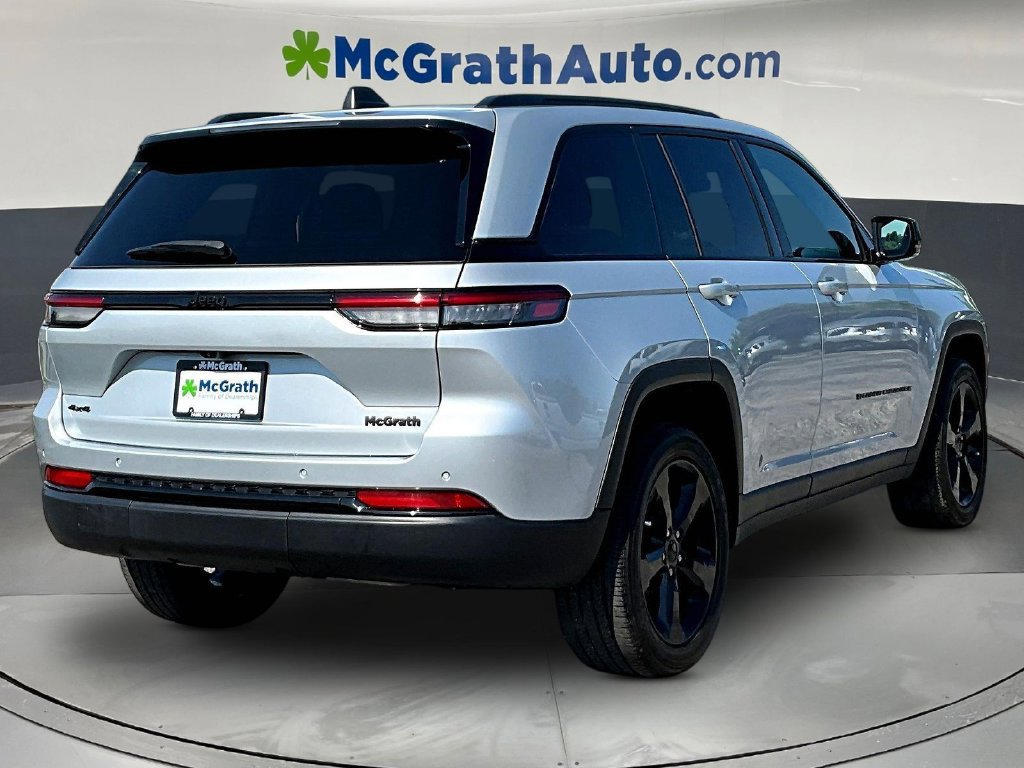 Used 2023 Jeep Grand Cherokee Altitude AWD/4WD image 7