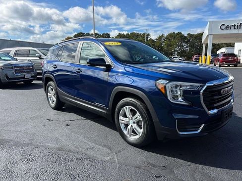 Certified 2022 GMC Terrain SLE w/ Driver Convenience Package image 1