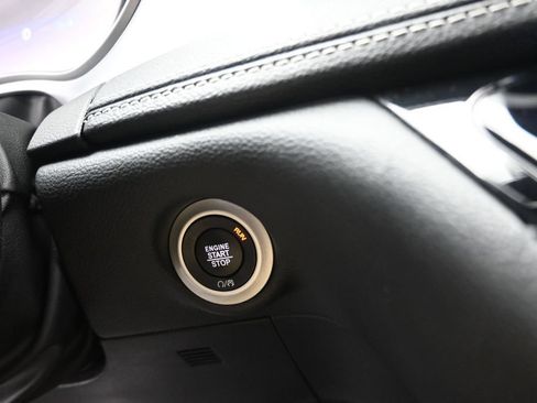 Used 2024 Chrysler Pacifica Limited FWD image 23