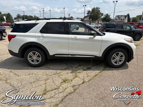 Used 2022 Ford Explorer XLT w/ Equipment Group 202A AWD/4WD image 3