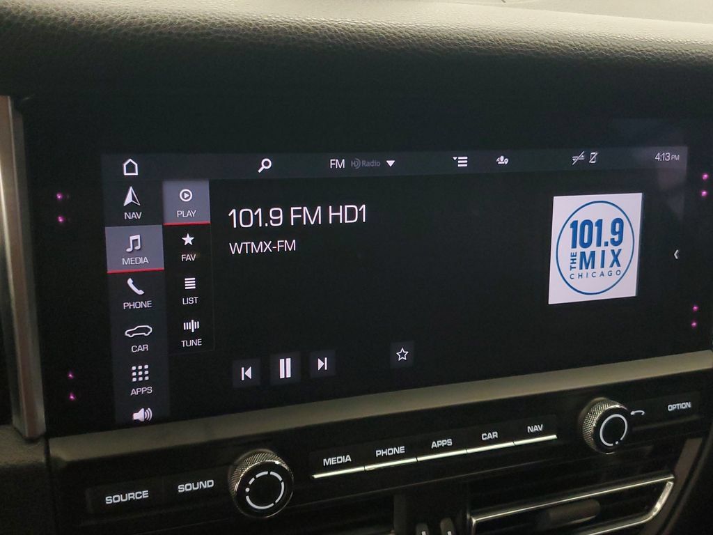 Used 2020 Porsche Macan AWD/4WD image 18