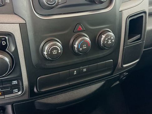 Used 2017 RAM 1500 Express AWD/4WD image 16