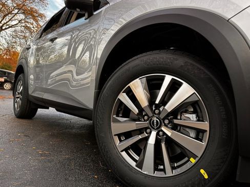 New 2025 Nissan Pathfinder SL image 7