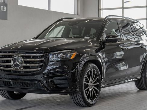 Used 2025 Mercedes-Benz GLS 450 4MATIC w/ AMG Line Exterior image 25