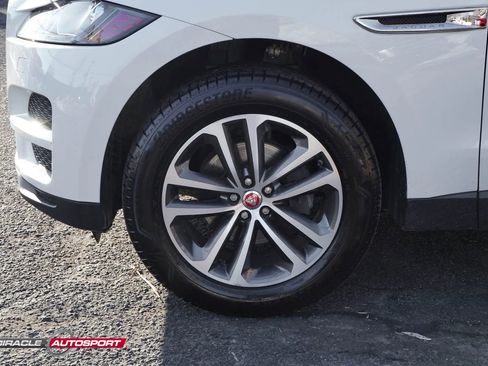 Used 2019 Jaguar F-PACE Premium image 13